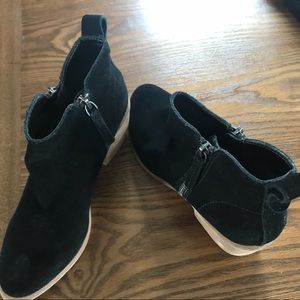 Dolce Vita Black suede booties